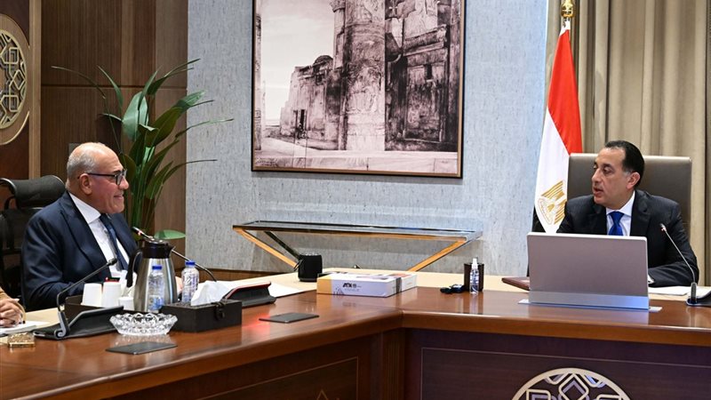 رئيس الوزراء خلال