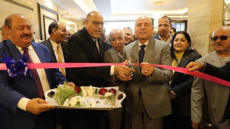 محافظ القاهرة ووزير