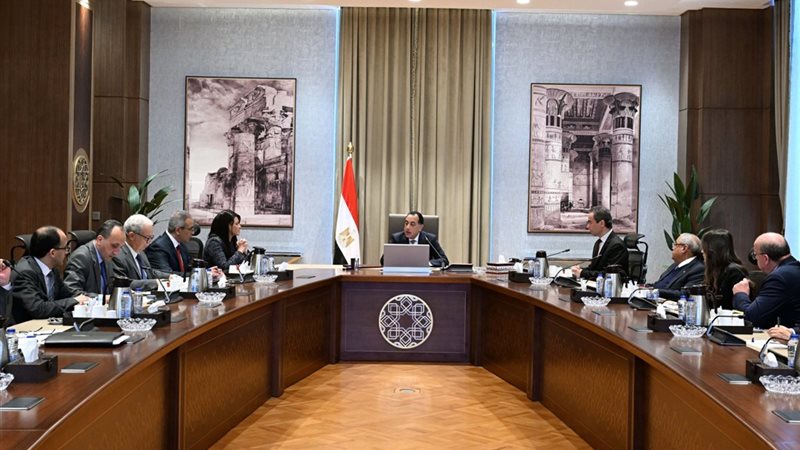 رئيس الوزراء خلال