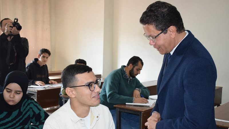رئيس الجامعة يتفقد