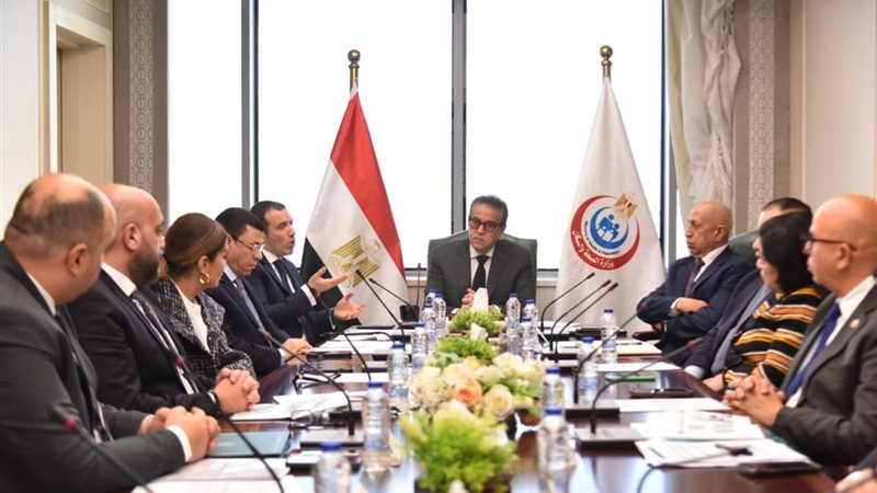اجتماع وزير الصحة