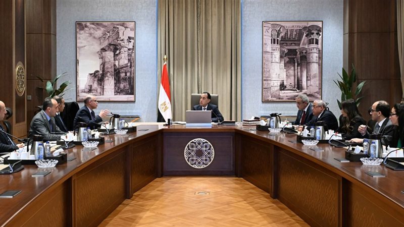 رئيس الوزراء خلال