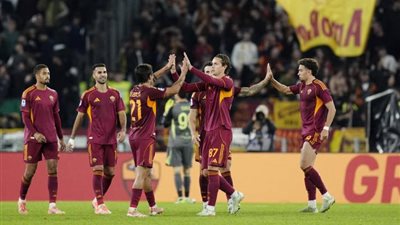 روما يسحق جنوي بثلاثية في الكالتشيو