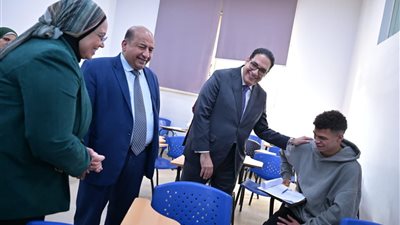 رئيس جامعة القاهرة يتفقد سير امتحانات الفصل الدراسي الأول