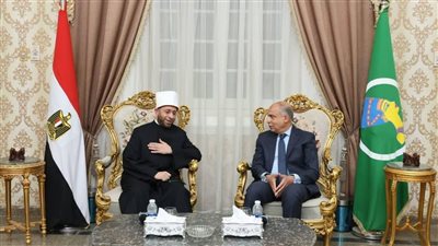 محافظ المنيا يبحث مع وزير الأوقاف تعزيز دور المؤسسات الدينية في نشر القيم