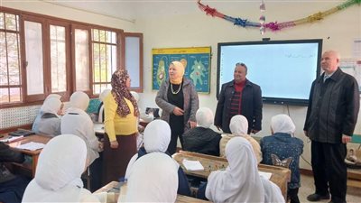 وكيل تعليم ببني سويف تتابع العملية التعليمية وتجهيزات لجان الامتحانات بناصر