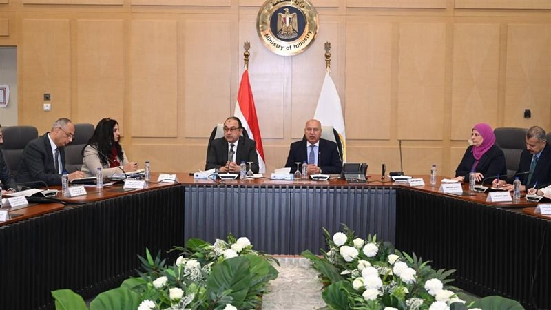 وزيراالصناعةوقطاع