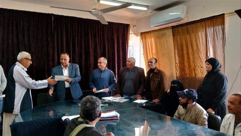 توزيع شهادات محو