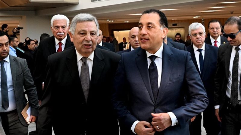 رئيس الوزراء خلال