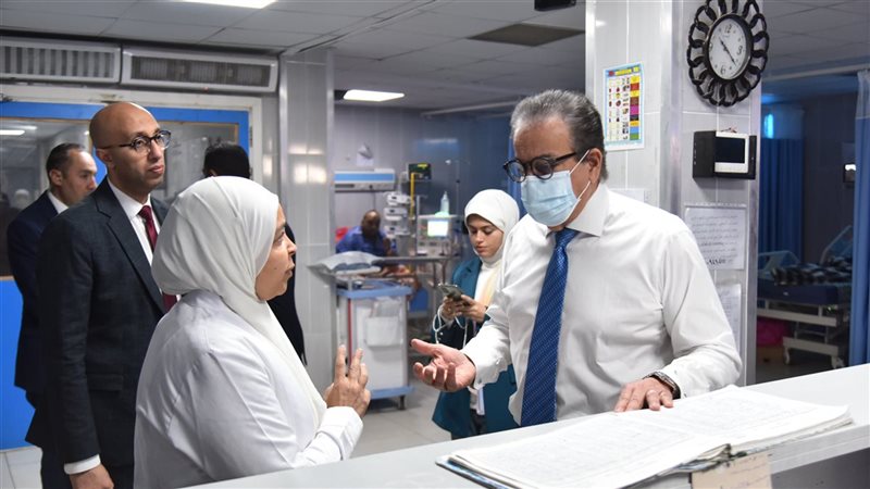 وزير الصحة في مستشفى