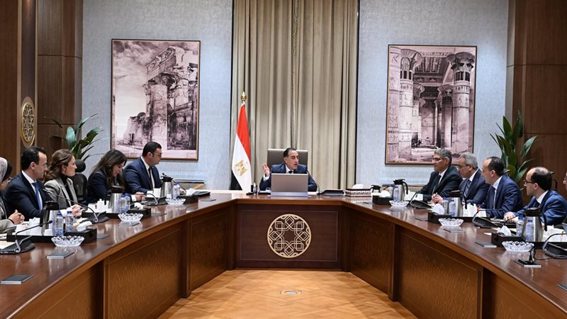 رئيس الوزراء خلال