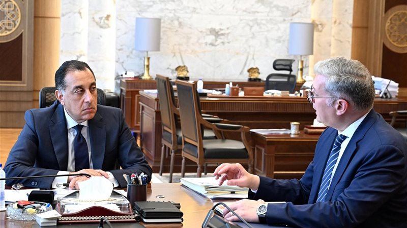 وزير البترول خلال