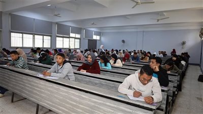 رئيس جامعة المنيا الامتحانات تسير في أجواء هادئة ومنضبطة