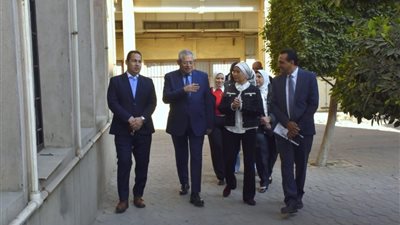 نائب رئيس جامعة عين شمس يتفقد سير امتحانات الفصل الدراسي الأول