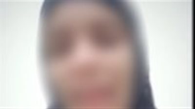 تفاصيل  تداول مقطعي فيديو بتضرر سيدة من قيام زوجها باقتحام منزلها