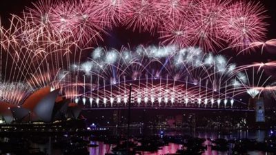  العالم يودّع 2025 ويستقبل 2026 بالضوء والفرح 