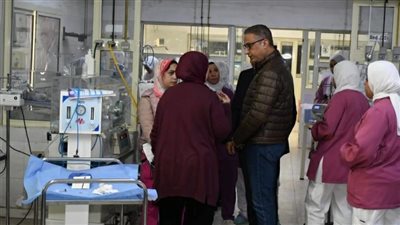 محافظ الفيوم يطمئن على صحة الأطفال بعد حدوث ماس كهربائي
