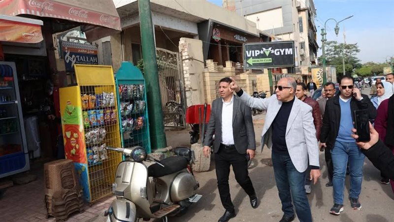 محافظ المنيا خلال