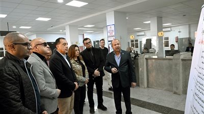 رئيس الوزراء يتفقد 