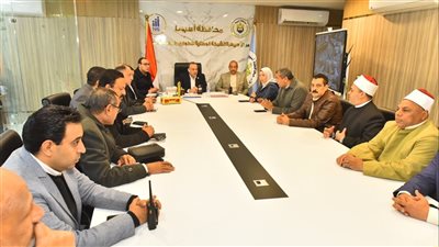 محافظ أسيوط يتابع غلق لجان اليوم الأول لجولة الإعادة