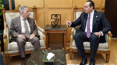 رئيس الرعاية الصحية يلتقي نقيب الأطباء لتعزيز التعاون في التدريب الطبي المستمر