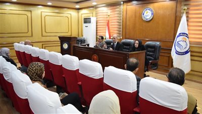 رئيس جامعة بني سويف يجتمع بمسؤولي علاقات عامة الكليات لمتابعة تطوير الأداء 