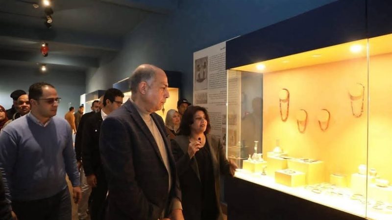 محافظ المنيا خلال