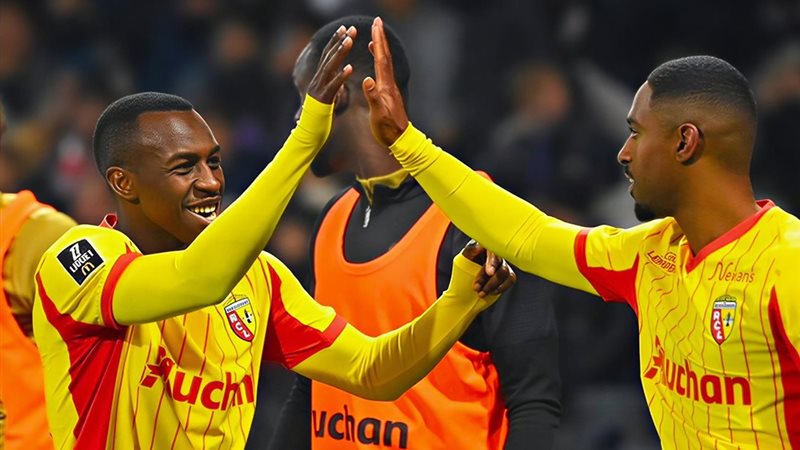 فرحة لاعبي لانس