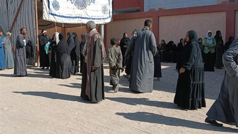 توافد الناخبين على