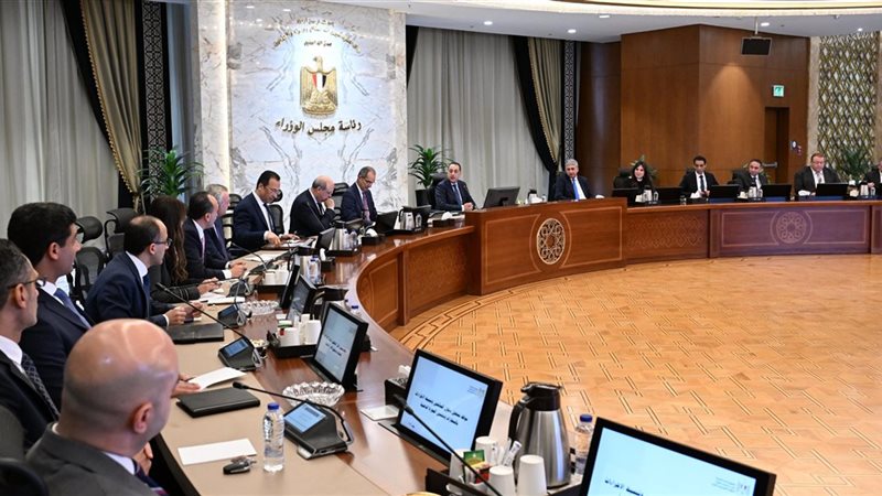 رئيس الوزراء خلال