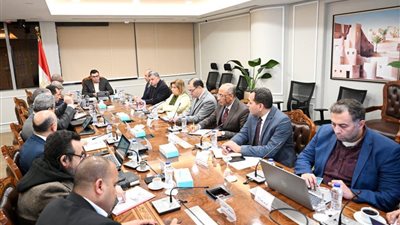 وزير الإسكان يتابع تنفيذ مشروعات 