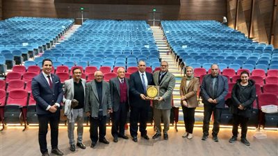 نقيب المحامين يناقش دكتوراة حول