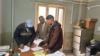 تسليم عقود عمل للشباب من أبناء بني سويف للعمل بالمملكة الأردنية