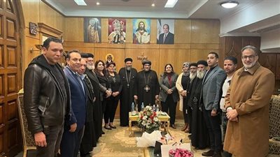 منى البطراوي تشارك الأقباط احتفالات عيد الميلاد بعين شمس