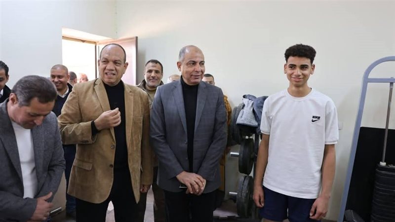 محافظ المنيا خلال