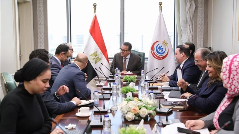 اجتماع وزير الصحة