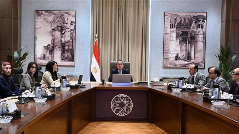 رئيس الوزراء خلال