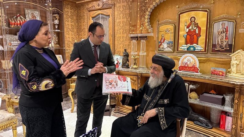 روزاليوسف مع قداسة