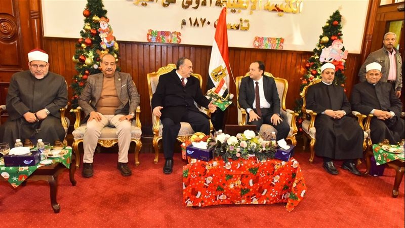 محافظ أسيوط يقدم