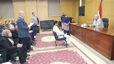محافظ بني سويف يتصدى لمشاكل المواطنين ومساعدات مالية للأولى بالرعاية 