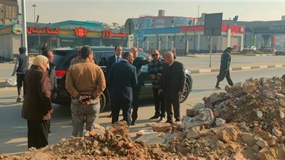 محافظ القاهرة يوقف أعمال بناء مخالف بالمقطم ويحيل المخالفين للنيابة