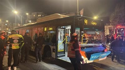 مقتل إسرائيلي وإصابة أربعة بعد دهس حافلة لمتظاهرين في القدس المحتلة