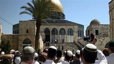 مستوطنون متطرفون يقتحمون المسجد الأقصى