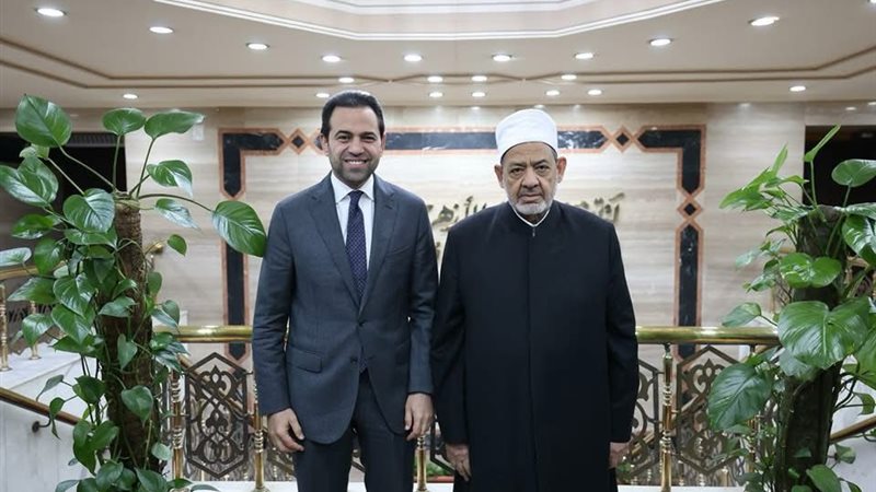 شيخ الأزهر مع أمين