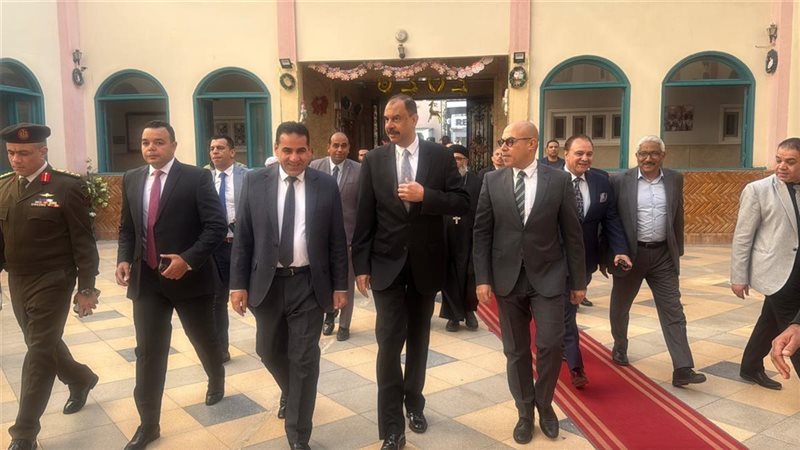 محافظ سوهاج ومدير