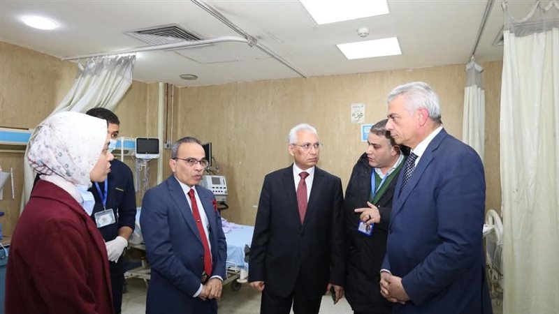 رئيس الجامعة خلال