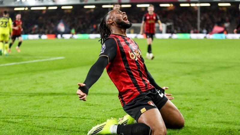 سمينيو يحتفل بالهدف