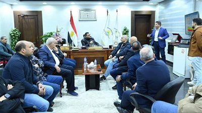 وزير الإسكان يعقد اجتماعا لمتابعة مشروعات القرى السياحية