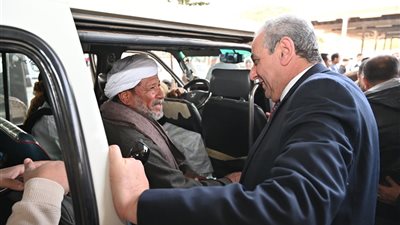محافظ الغربية يتابع مواقف سيارات طنطا ويستمع لمطالب المواطنين