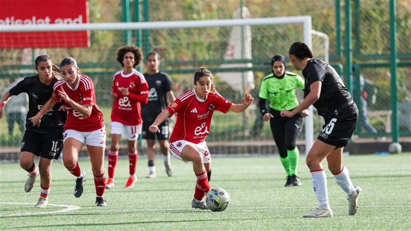 لاعبات الأهلي